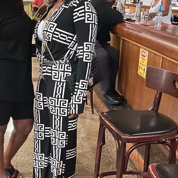 Black and white two-piece pants suit - Picture 1 of 2